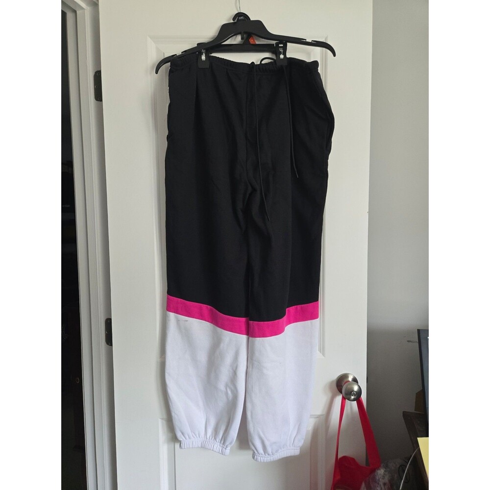 Hello Kitty Women's Jogger Pants, Sizes XXL - Picture 4 of 9